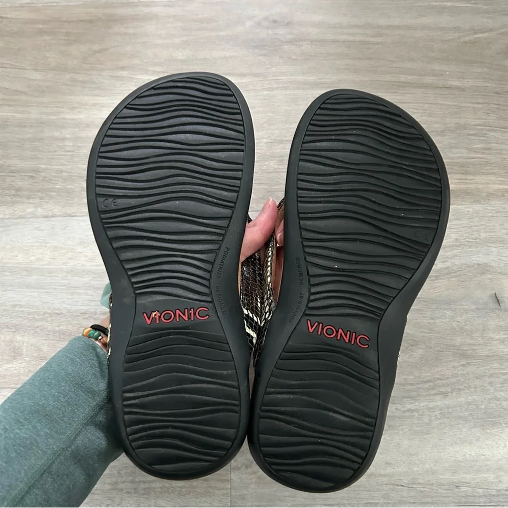 Vionic Dillon Shine Sandals Black Snakeskin Size 7 Walking Comfort Summer